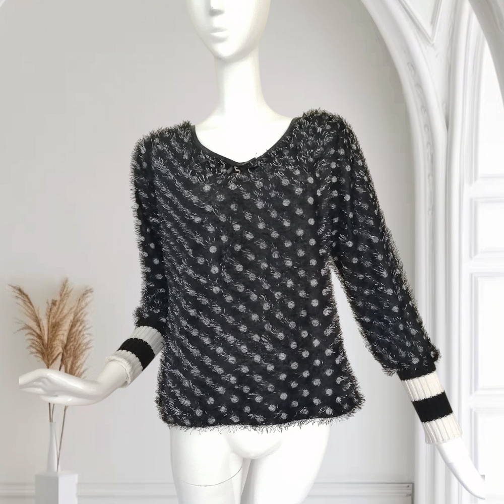 Black and White Textured Crew Neck Sweater fait en Italy
